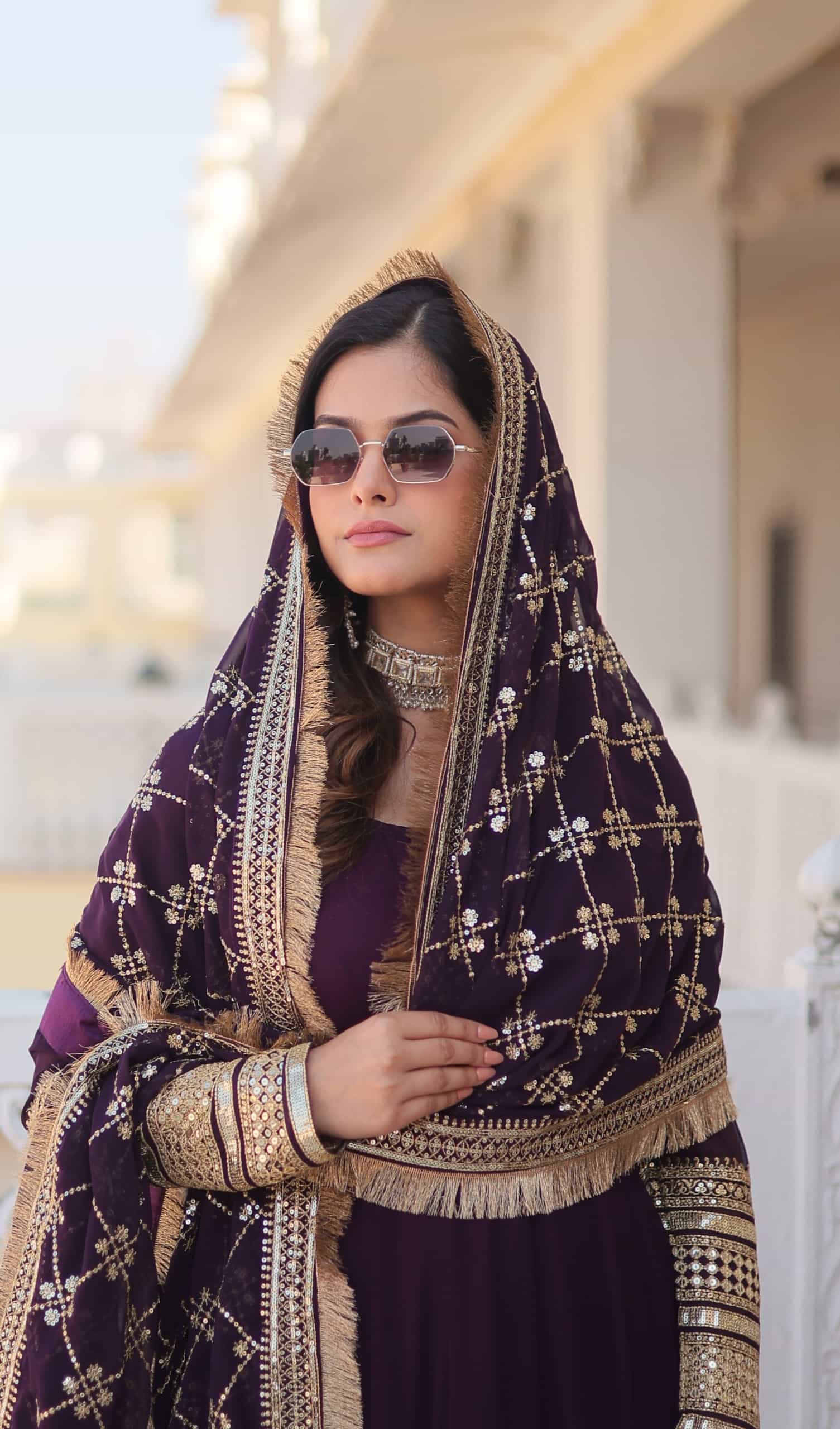 Round neck gown with kali flair