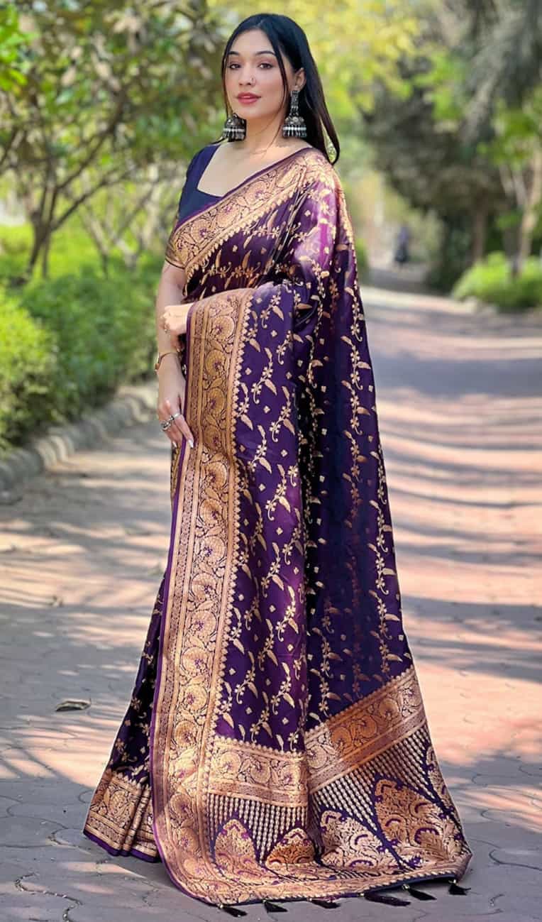 banarasi saree  with intricate Zari work