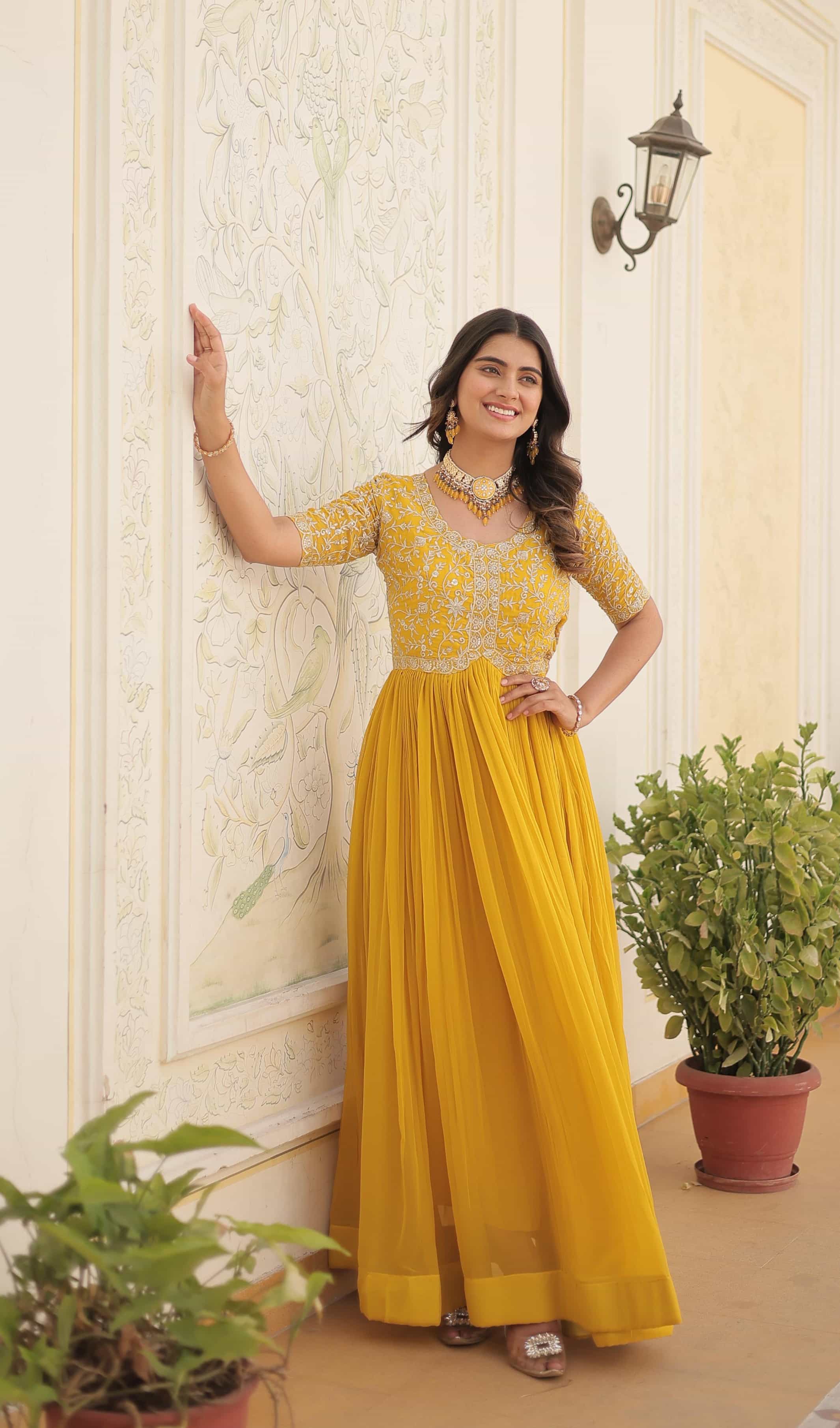 Round-neck stylish party gown