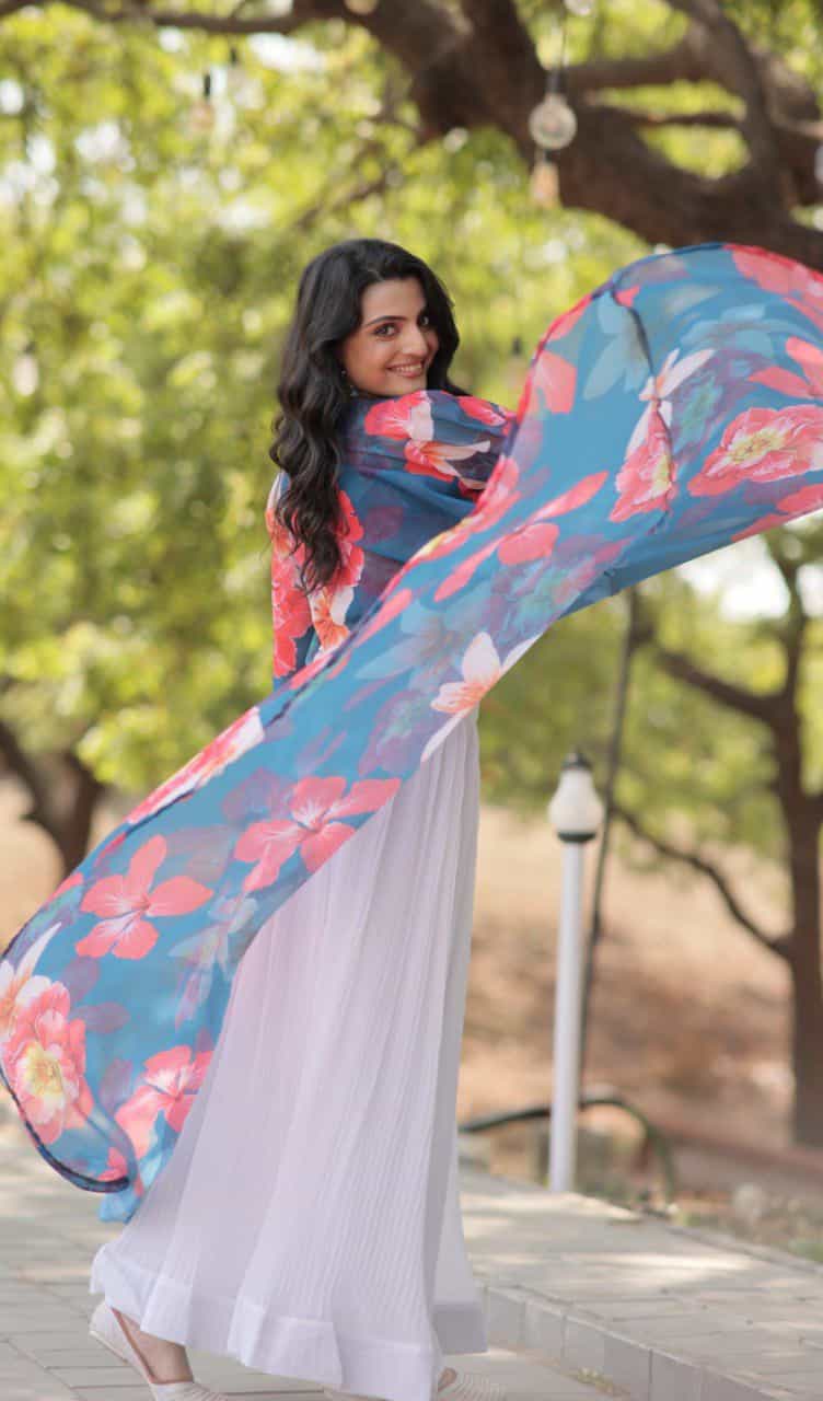 Full-stitched shrug with print