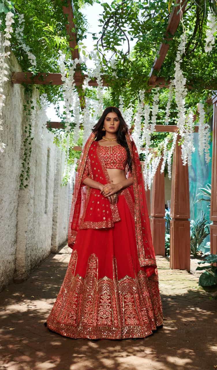 red bridal lehenga for wedding