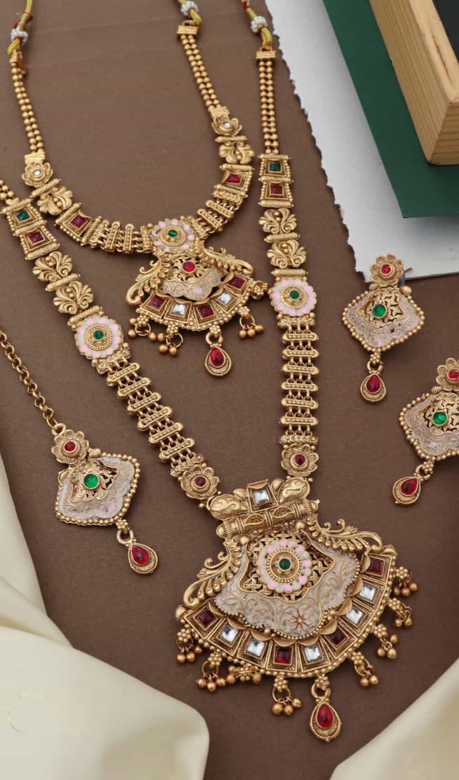 Heavy traditional wedding jewelry set 