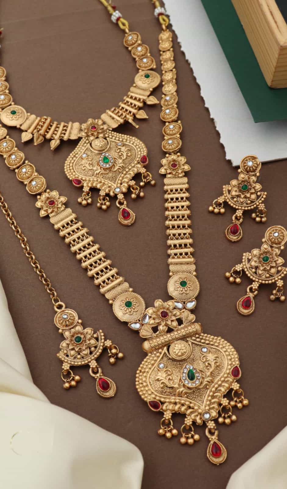 Luxurious bridal jewelry set with gold-plated finish and gemstones