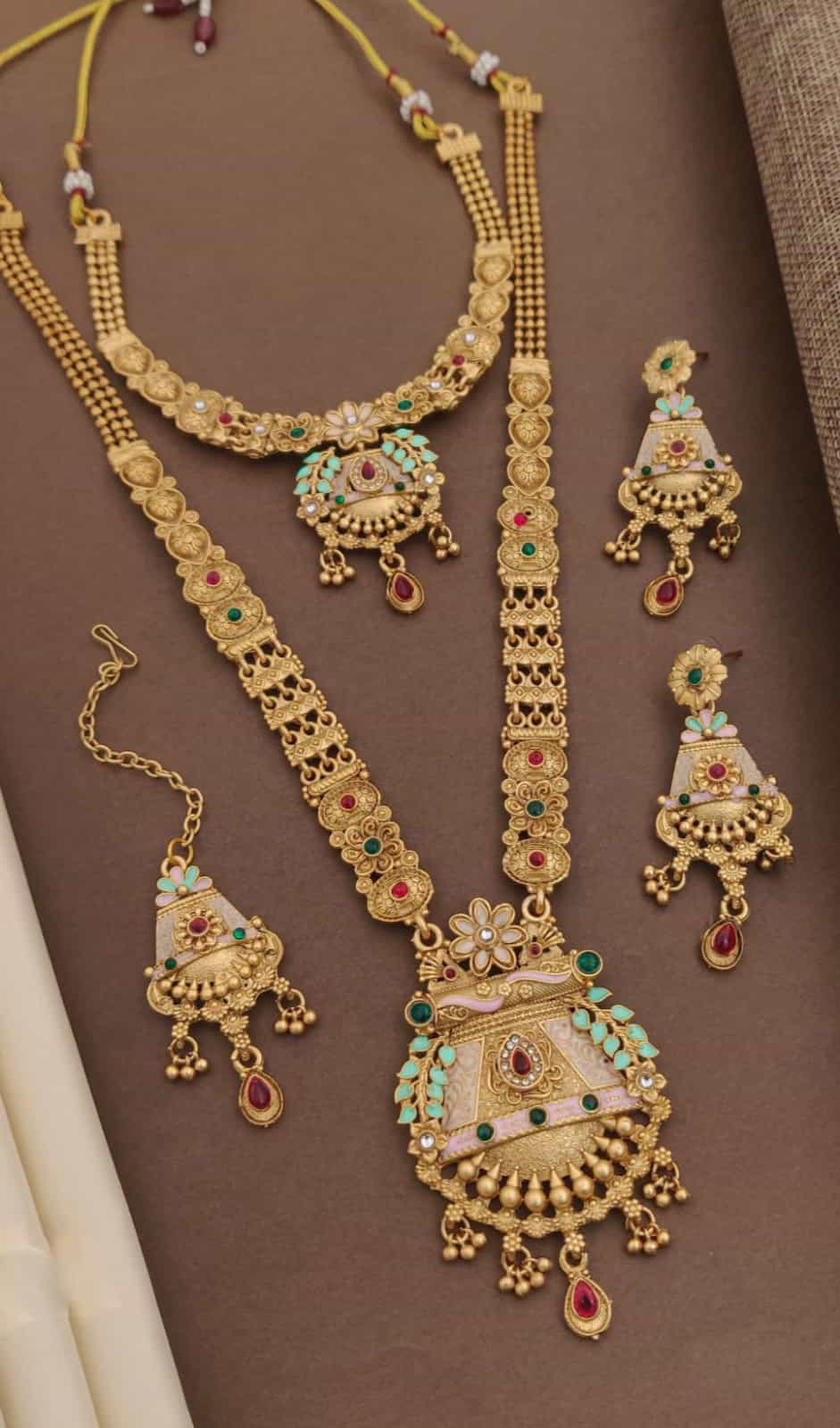 bridal jewelry set with exquisite hand-carved details