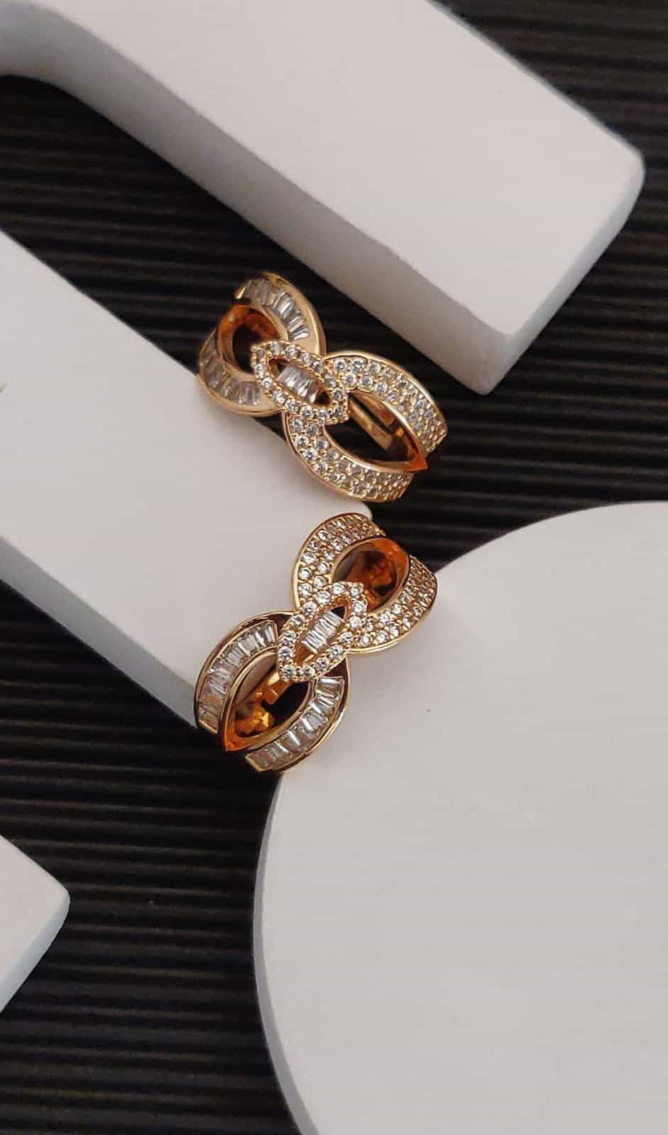 Stylish rose gold ring with dazzling diamond-like stones