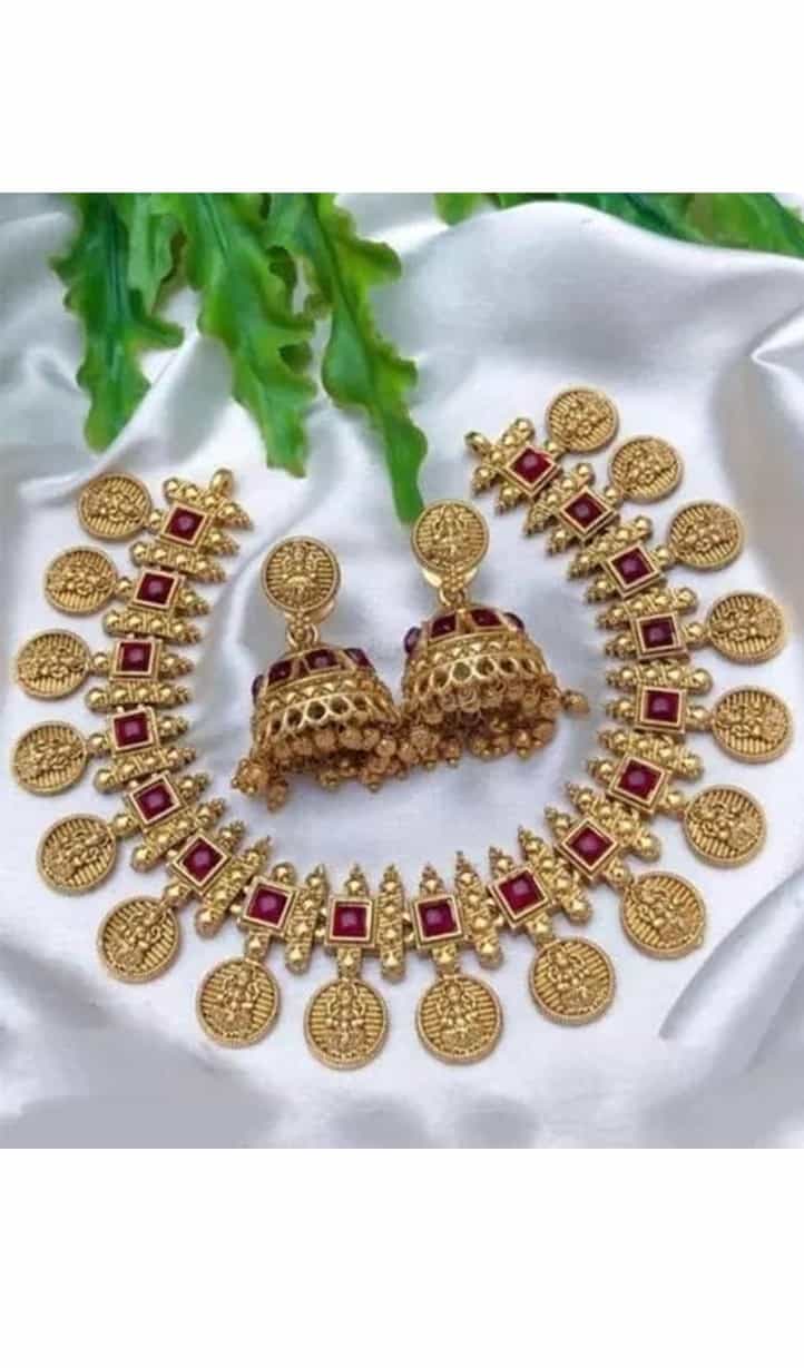 Antique Rajwadi golden necklace set with matching earrings