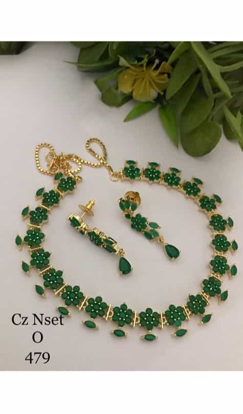 green pearl earrings, beautifully crafted, highlighting the exquisite charm of pearls in a stylish set