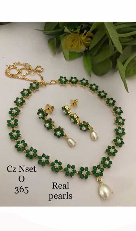 green pearl earrings, part of a beautiful set, radiating sophistication and natural beauty