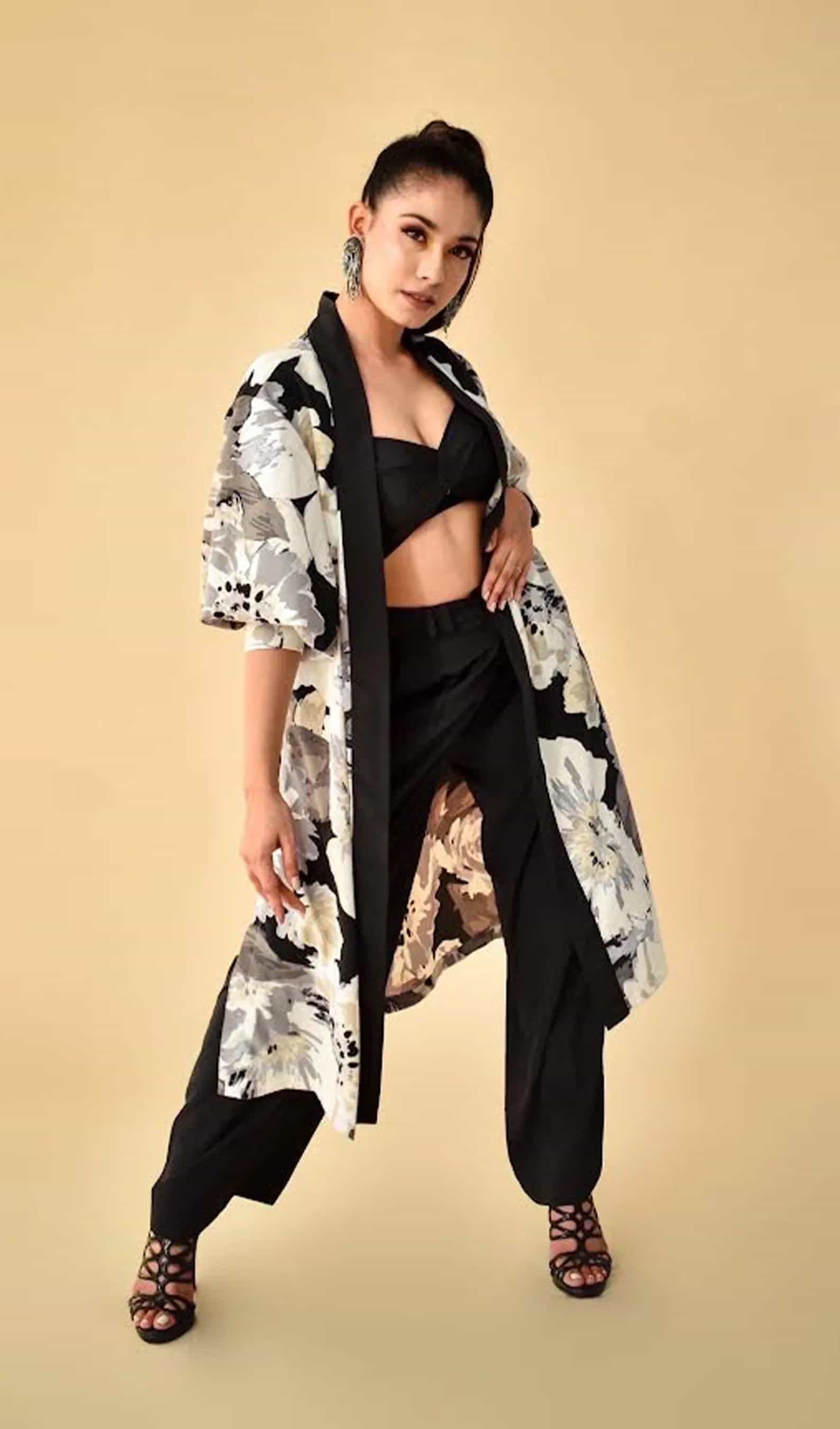 Floral satin shrug set with sweetheart neck