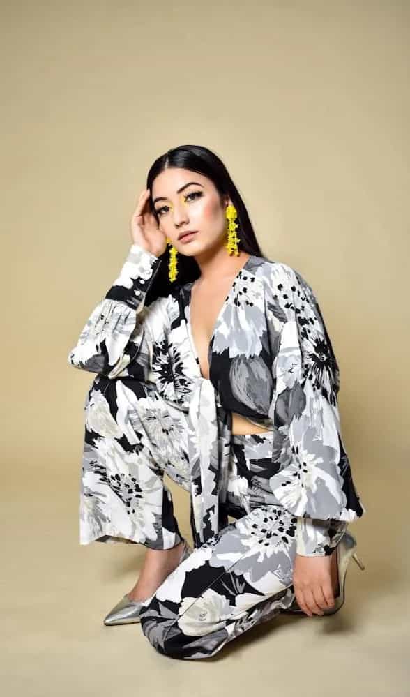 co-ord set in polyester satin, V-neck, long sleeves