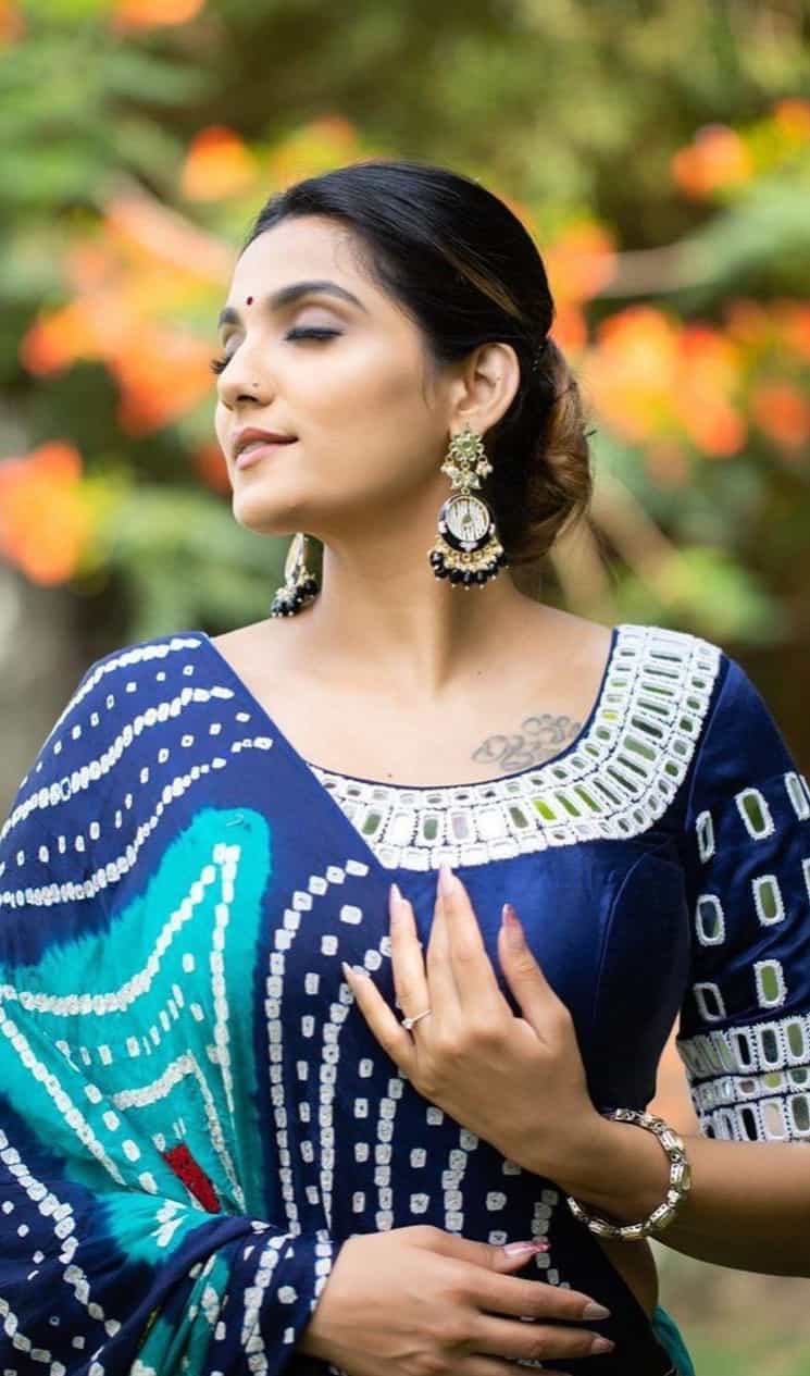 stylish lehenga blouse design