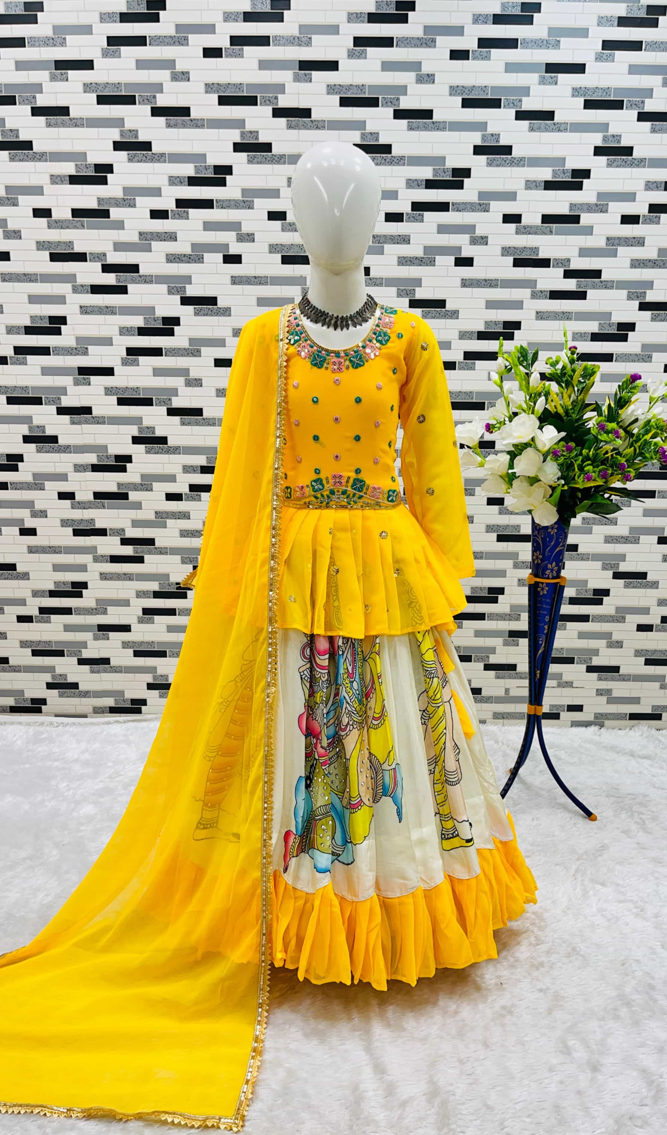 Dupatta with heavy lace detail