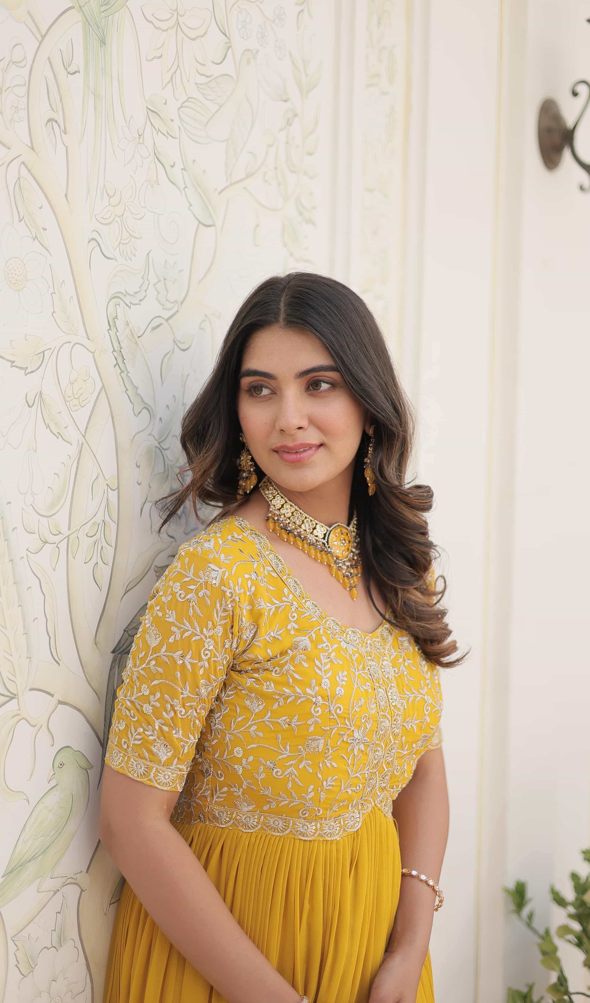 Half-sleeve cotton-lined gown