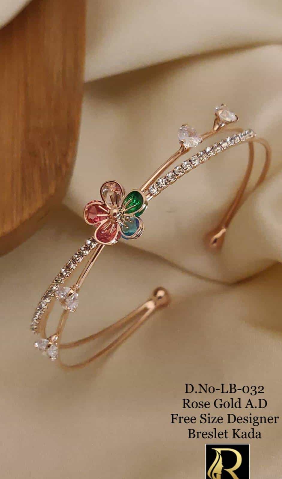 Fashionable and elegant diamond-studded gold bracelet
