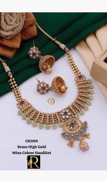 Exquisite Rajwadi-style gold-plated necklace and earrings
