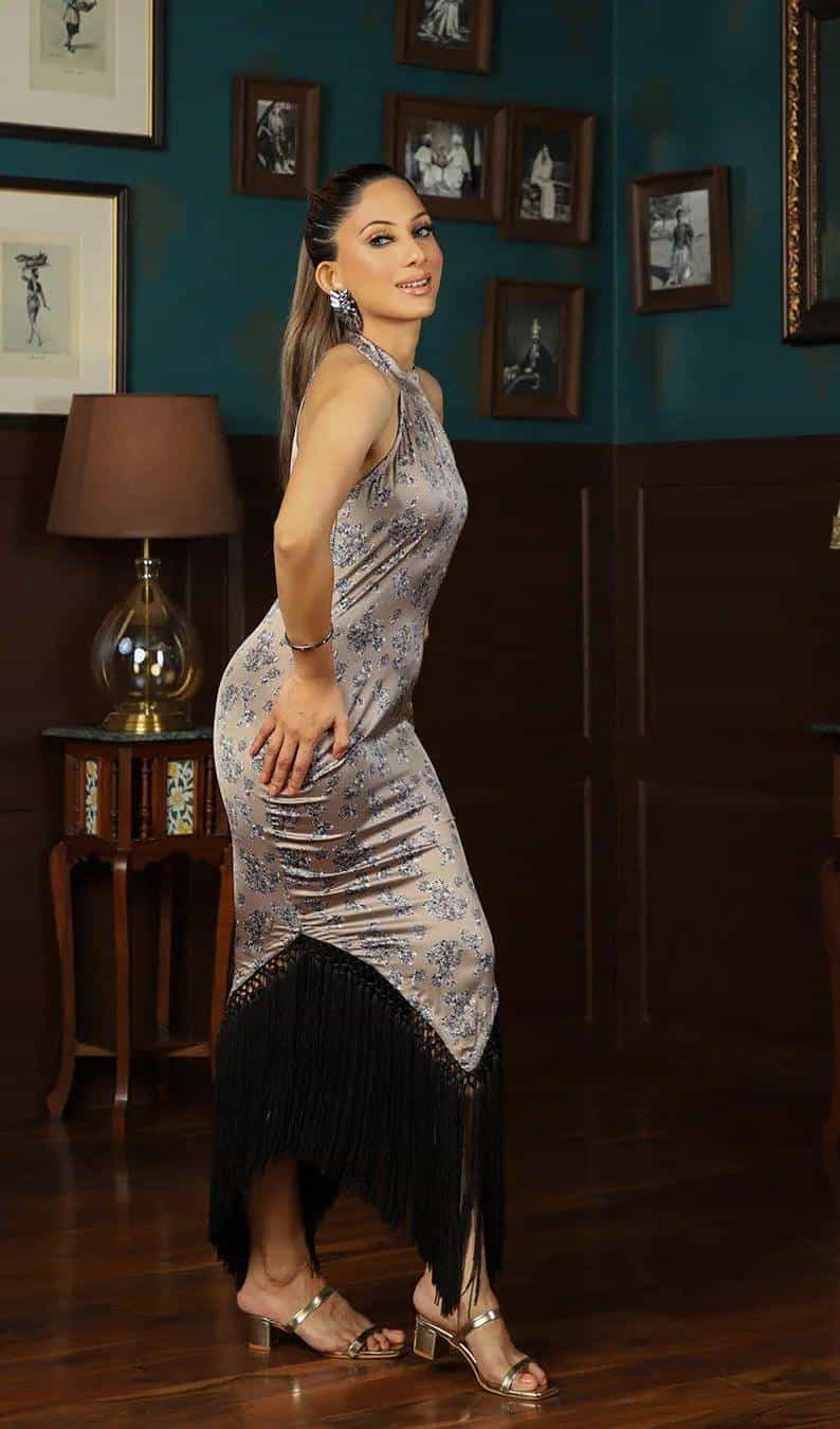 Slim-fit satin evening bodycon dress