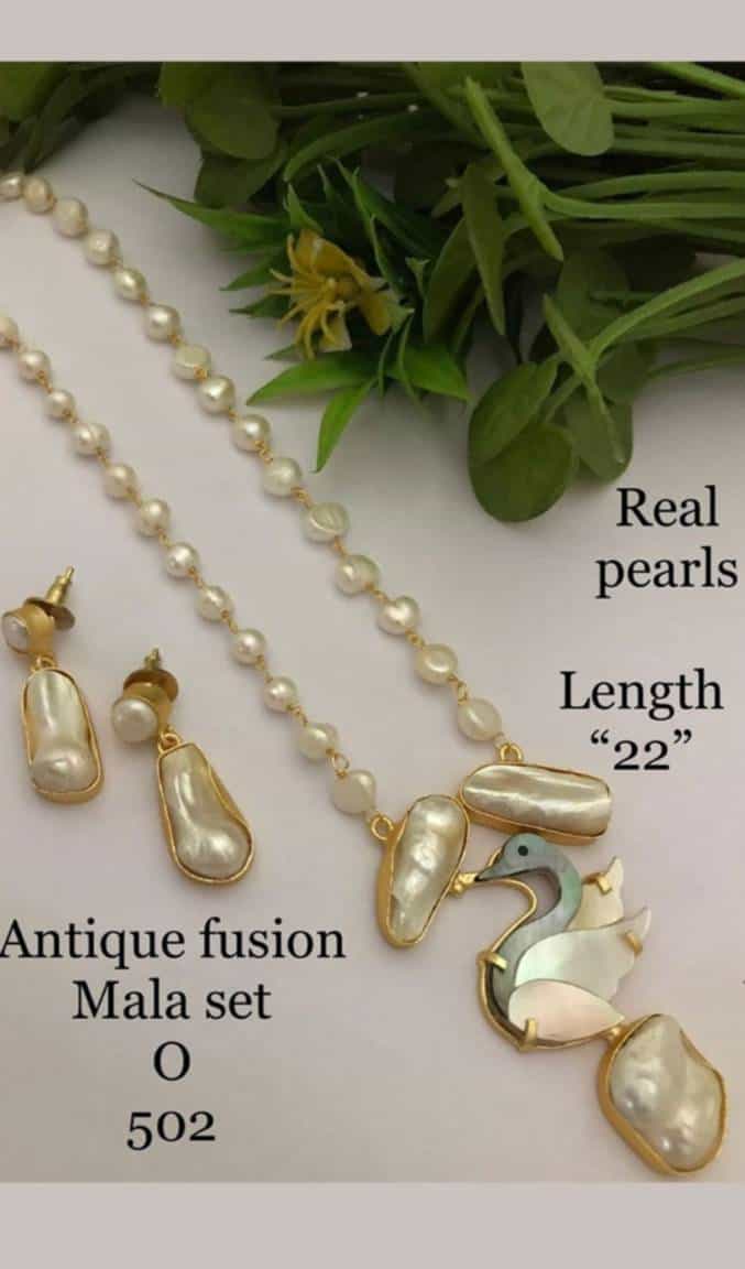 Classic pearl necklace for festive and party wear