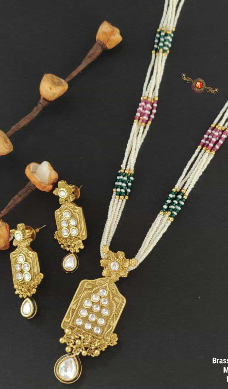 Beautiful teardrop pendant mala set in brass gold
