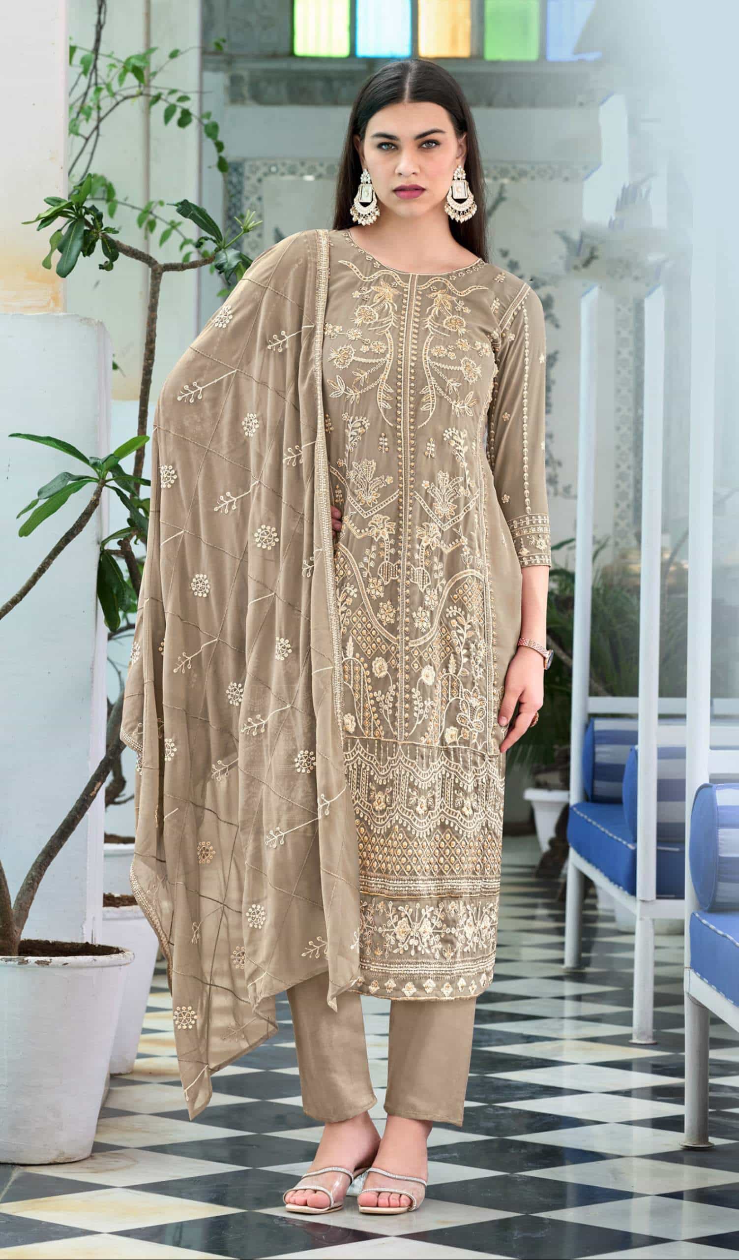 traditional outfit for women