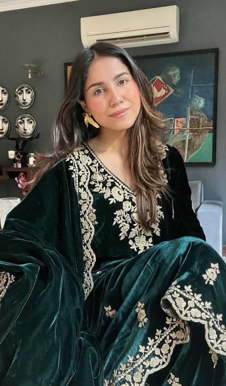 heavy velvet ethnic set with zari work